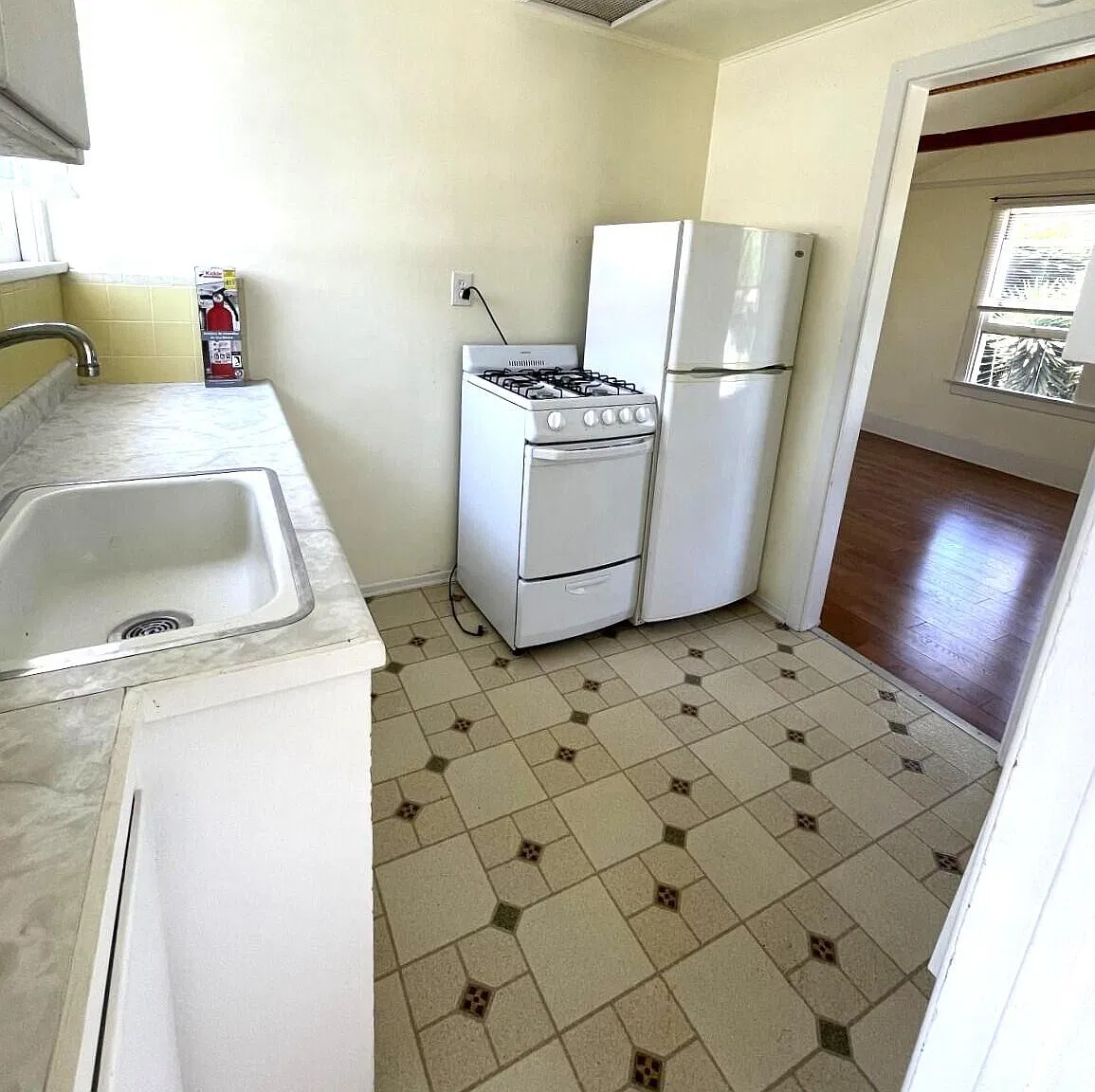 Studio, $2,350 — Photo 4