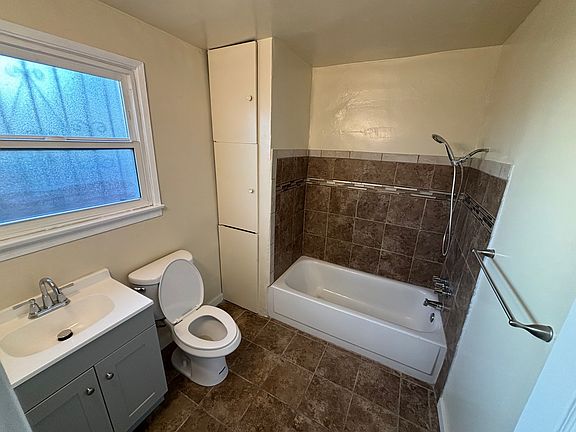 4th image of 1129 E 103rd St #1/2