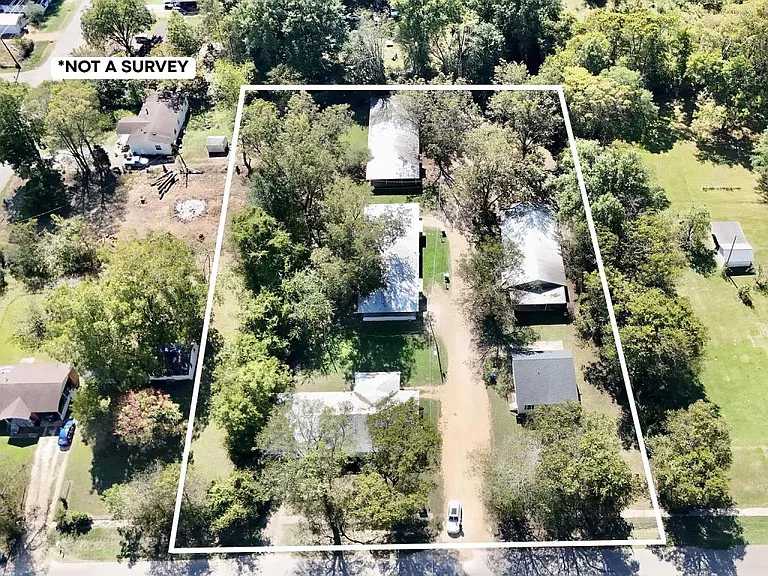 102 Pecan Ln — Photo 8