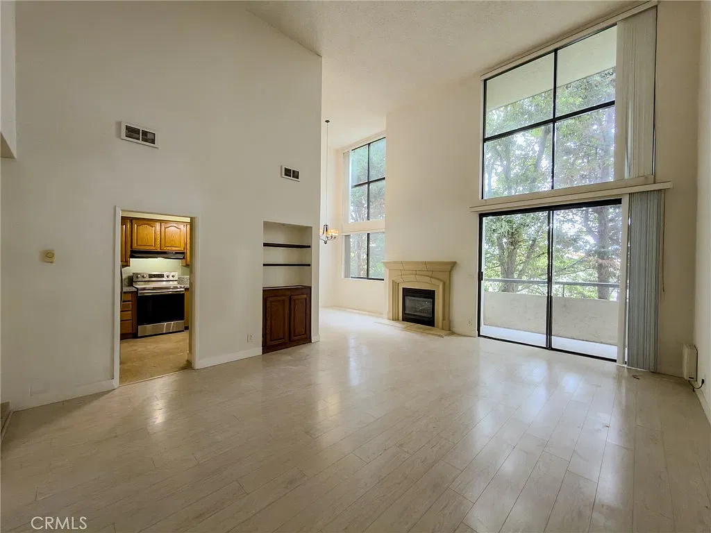 2 bed, 1300 sqft, $3,550 — Photo 3