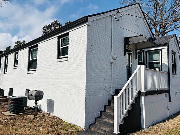 4th image of 1015 Horseshoe Dr