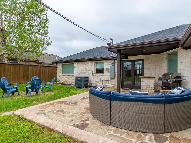 3631 Seguin Dr — Photo 39