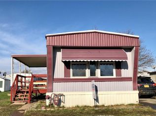 175 Brookside Dr, Lockport, NY 14094