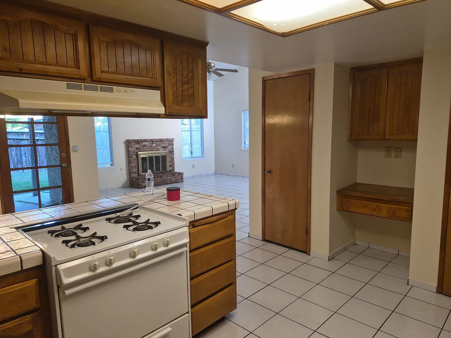 3 bed, 2.5 bath, 1341 sqft, $1,600 — Photo 2