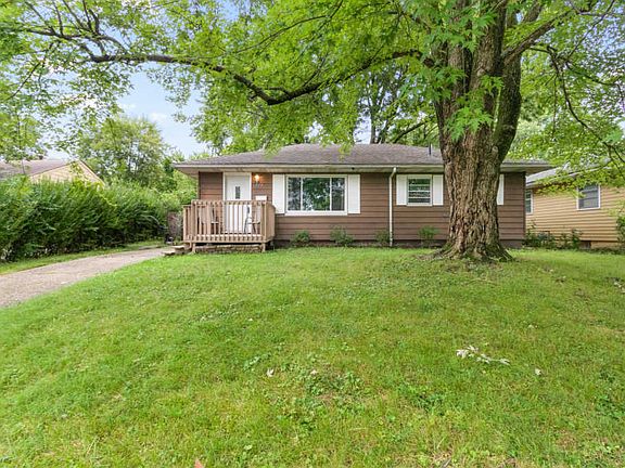 3rd image of 1272 Huntly Dr
