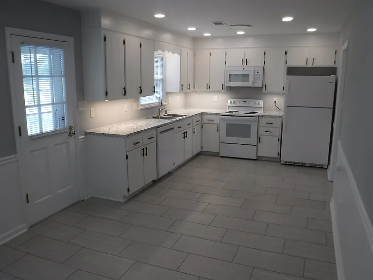 2100 Thornfield Rd — Photo 10