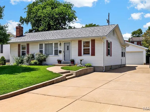 1817 W Clark St, Saint Charles, MO 63301