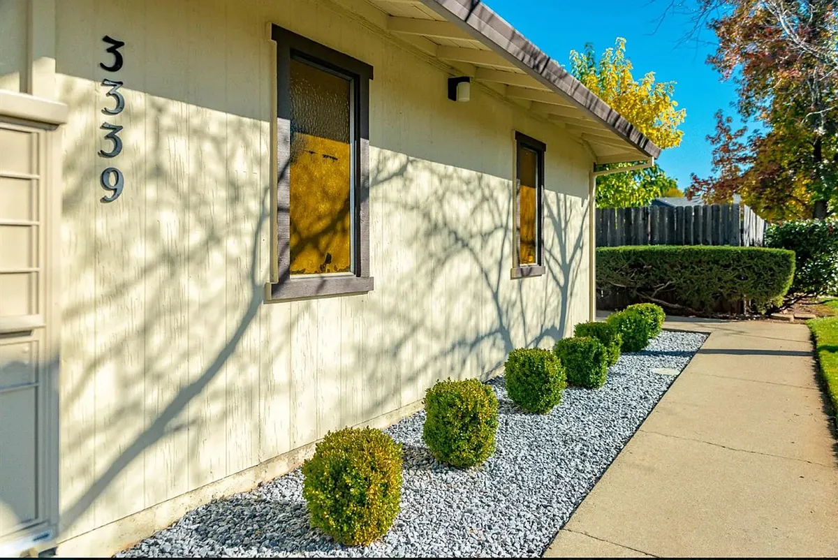 Building Photo - 3337-3339 La Canada Dr