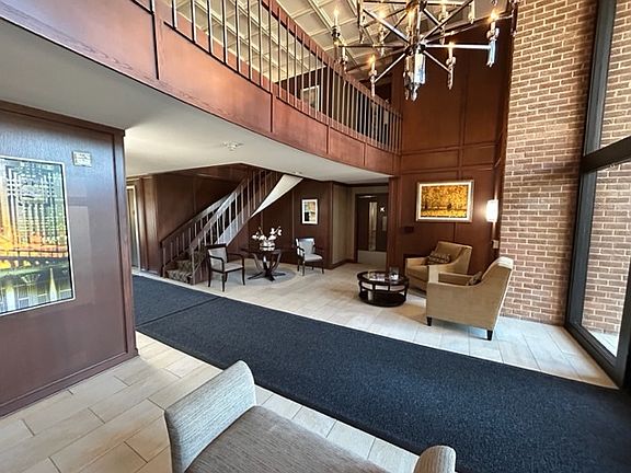 2nd image of 6 Oak Brook Club Dr APT J304