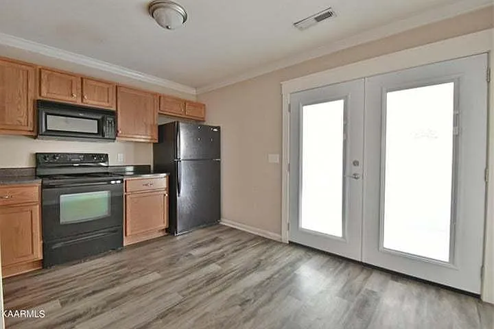 3 bed, 1350 sqft, $1,995 — Photo 3