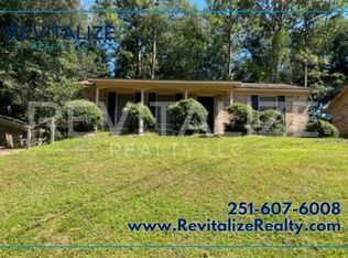 511 Woodlore Dr, Chickasaw, AL 36611