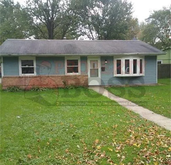 934 Henry St — Photo 1