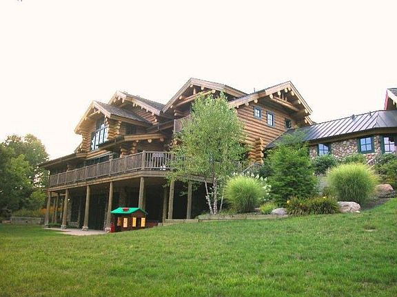 Rear elevation view of the walk out Lower Level