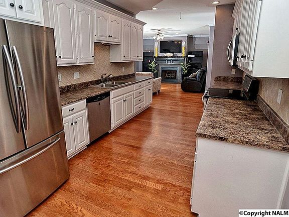 5th image of 204 Blackwood Dr