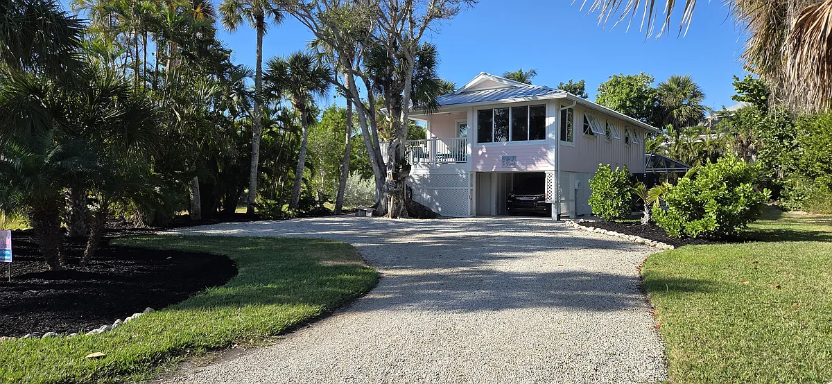Driveway - 659 Donax St