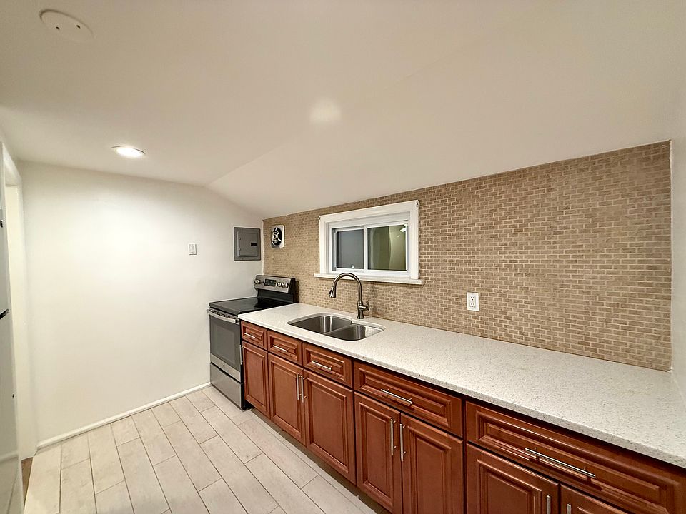 1st image of 193 Maple Ave Floor 2