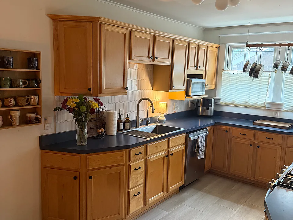 2163 Memorial Pkwy #1