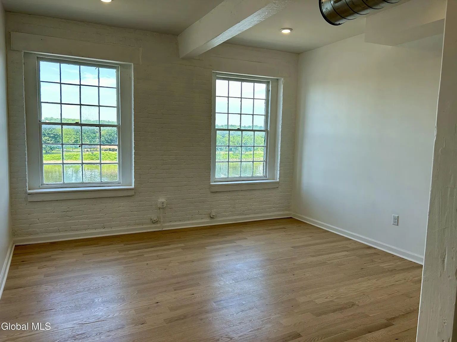 2 bed, 808 sqft, $2,100 — Photo 3