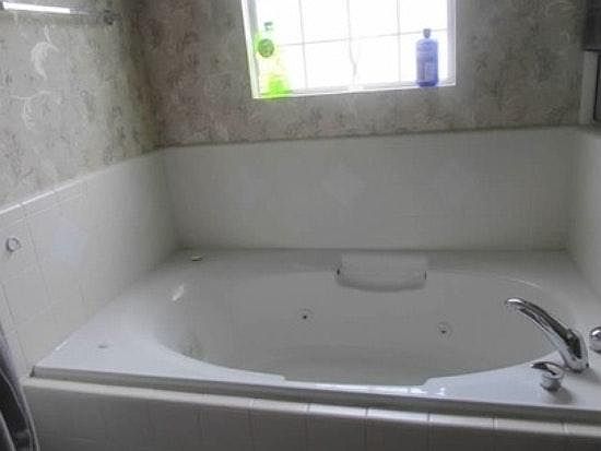 Master bathroom bathtub