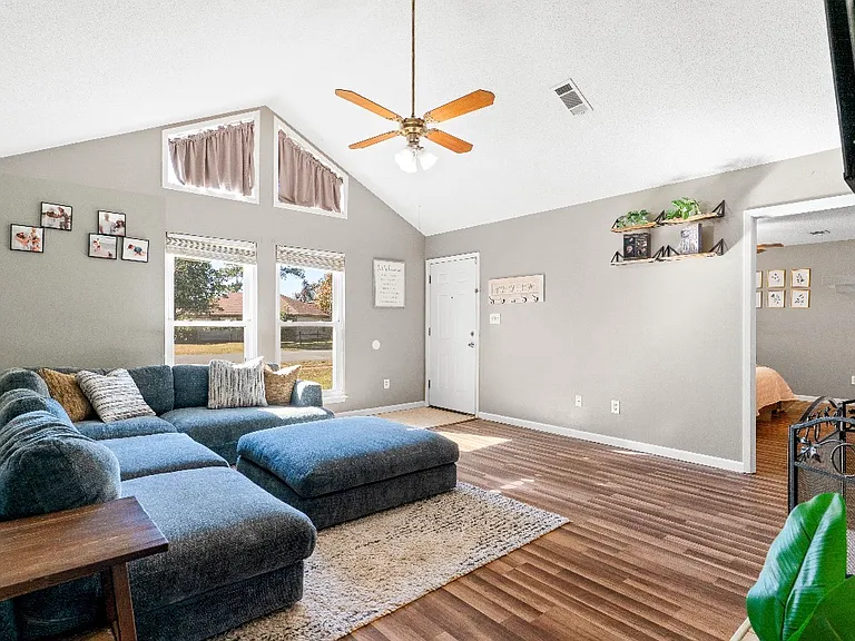 206 Seville Cir — Photo 8