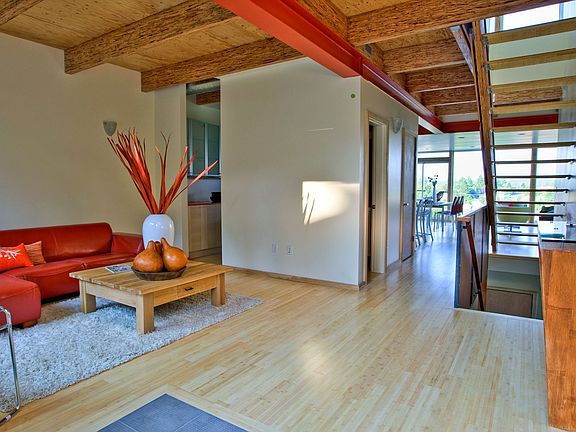Circular Floor Plan with Abundant Light