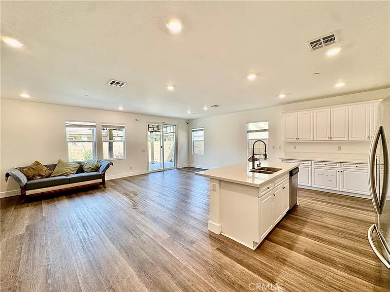 4694 S Rogers Way — Photo 2