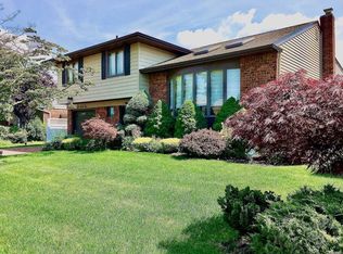 664 Derby Ave, Woodmere, NY 11598