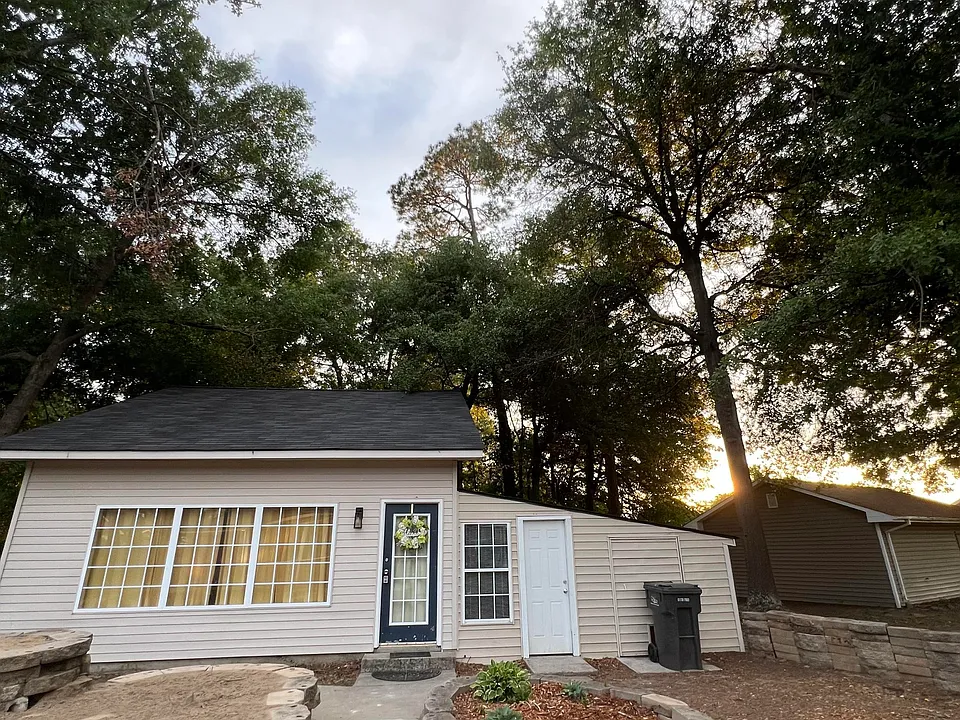 2004 Country Place Dr