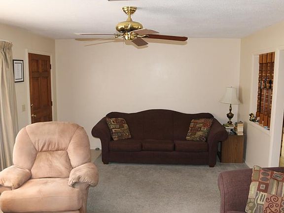 4th image of 4625 Beacon Dr