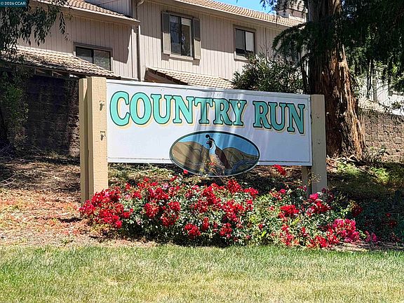 2nd image of 886 Valley Run