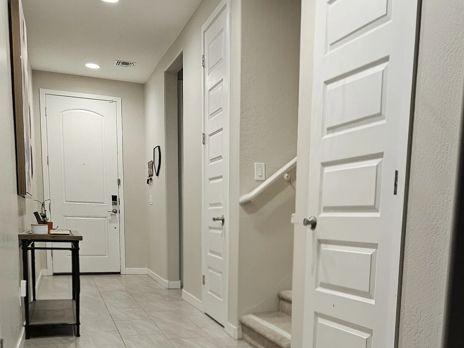 4 bed, 2542 sqft, $4,000 — Photo 2