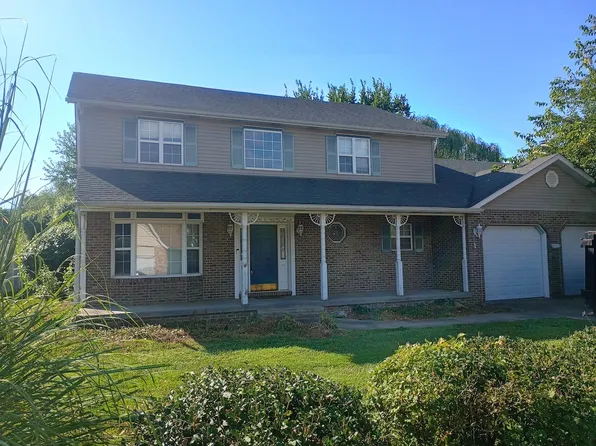 102 Brittany Dr, Fairview Heights, IL 62208