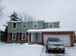4 Creekview Dr, West Seneca, NY 14224
