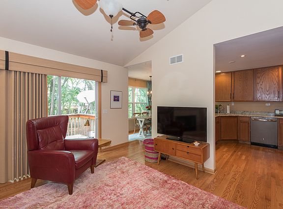 3rd image of 1810 Maplewood Ct