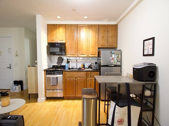 5th image of 420 E 11th St APT 1A