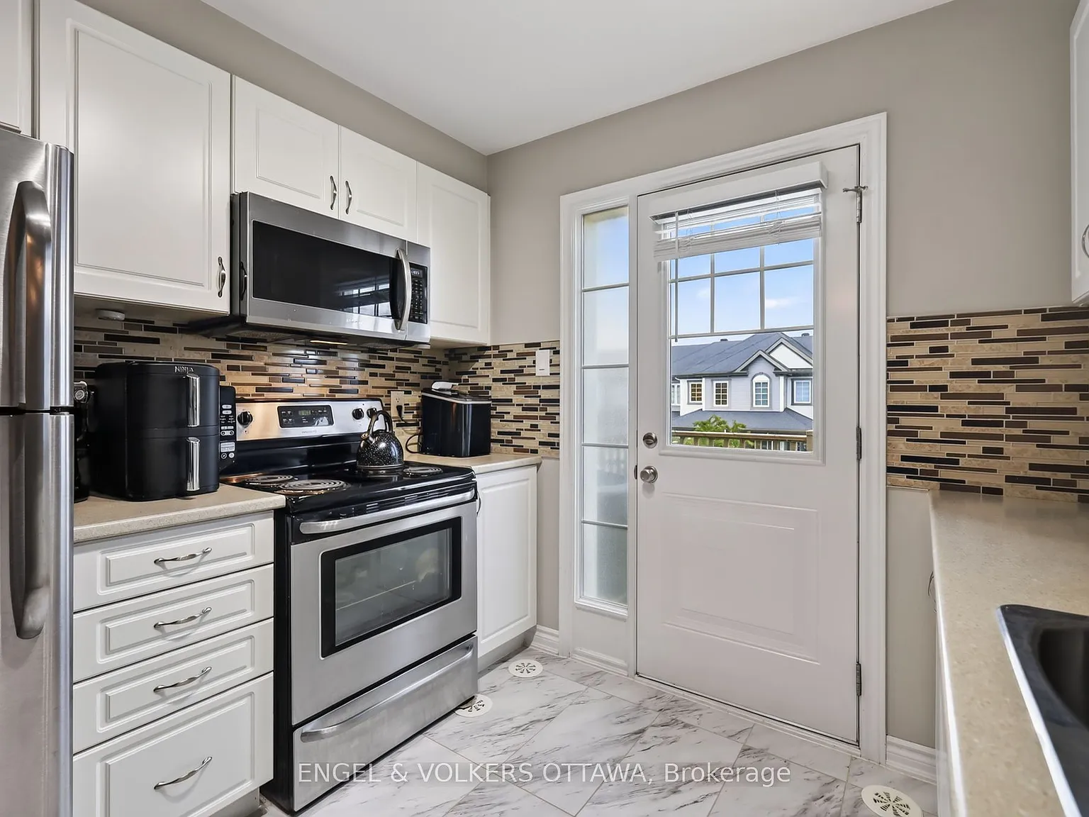 2 bed, $2,300 — Photo 3
