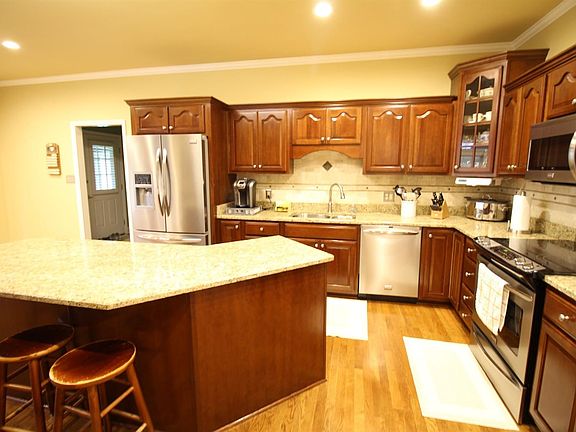 5th image of 1313 Country Meadows Ln