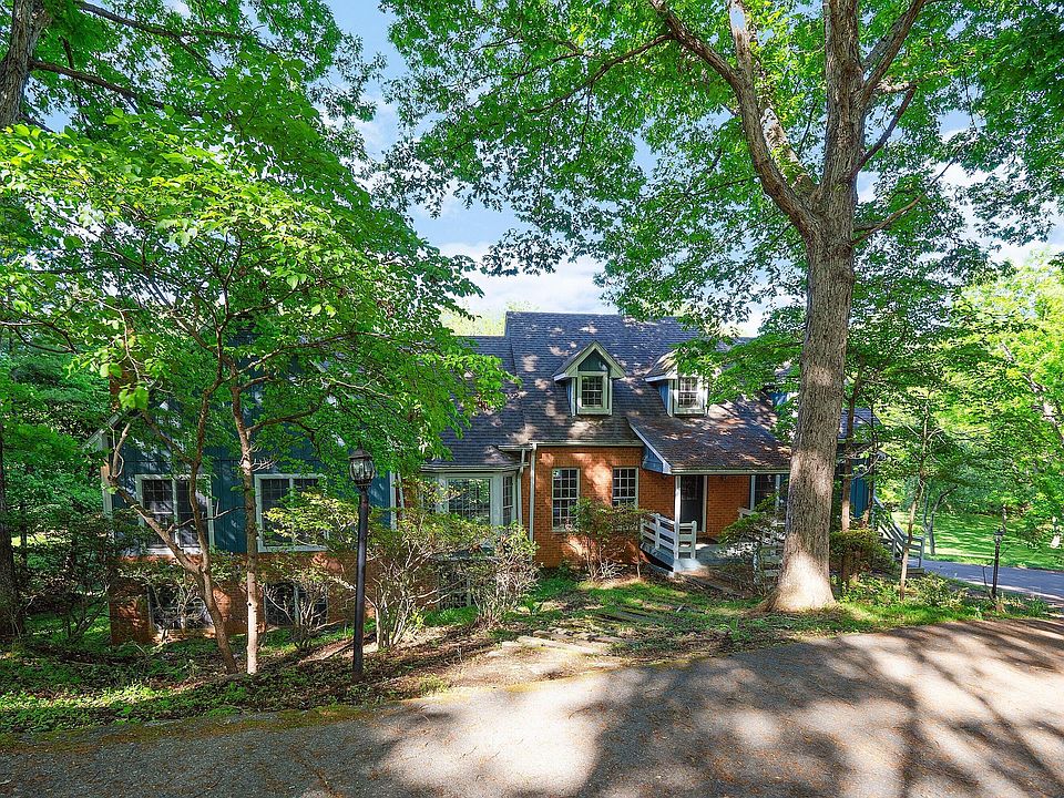 1st image of 3014 Circle Dr SW