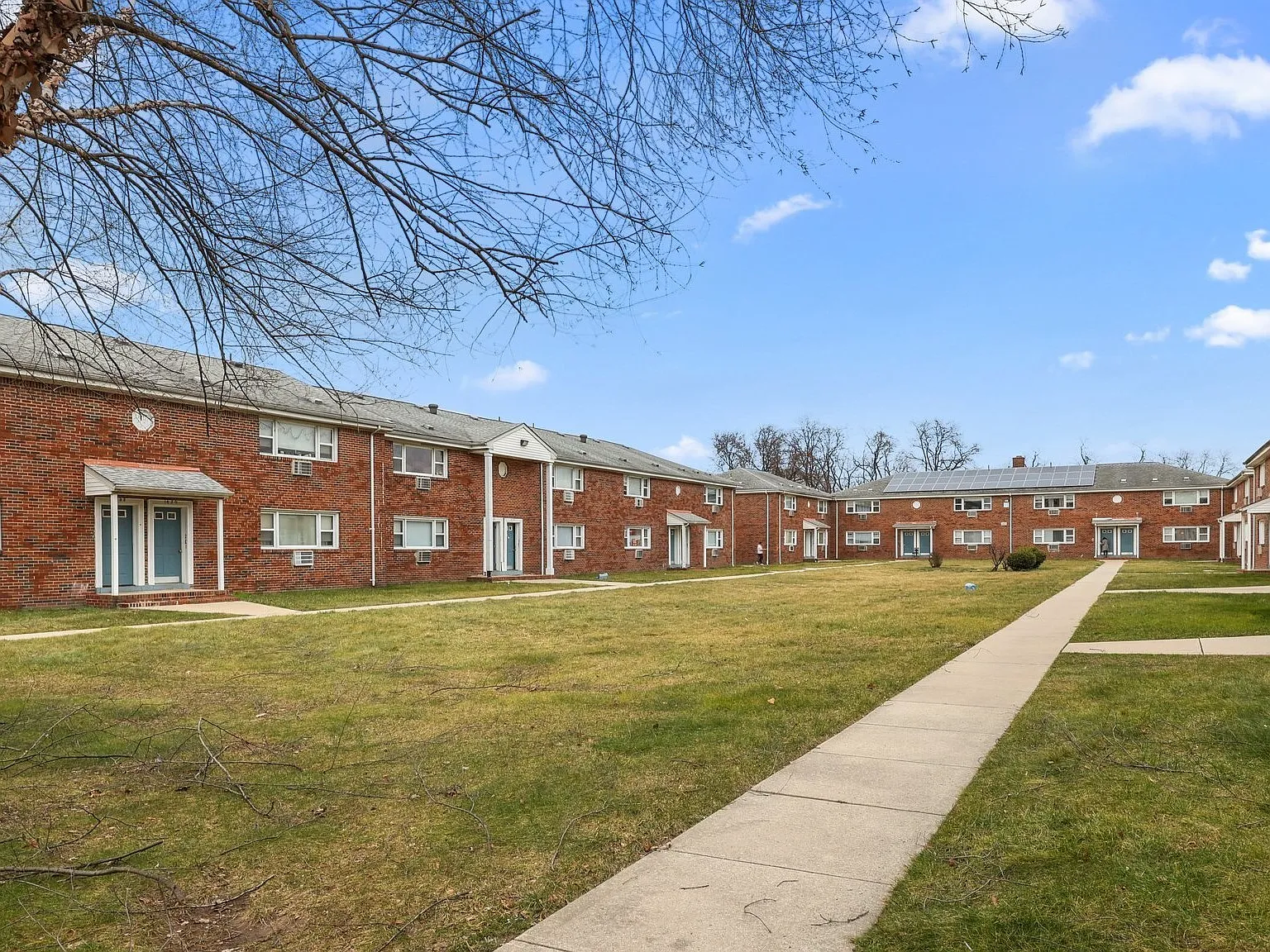 Parkview Apartments — Photo 2