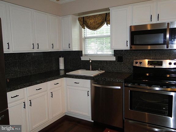 3rd image of 2315 Westport Ln