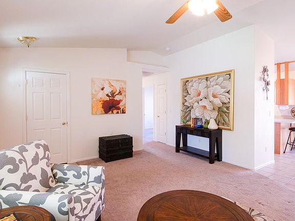 5th image of 568 Villa St Unit B