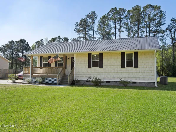 796 Old Folkstone Road, Sneads Ferry, NC 28460