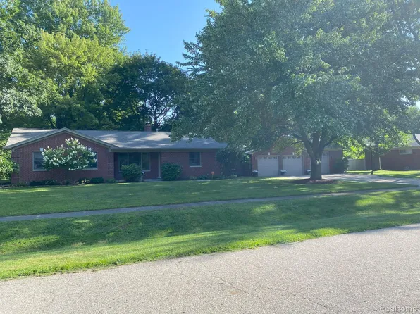 8930 Houghton Dr, Sterling Heights, MI 48314
