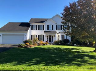 11 Valley View Dr, Victor, NY 14564