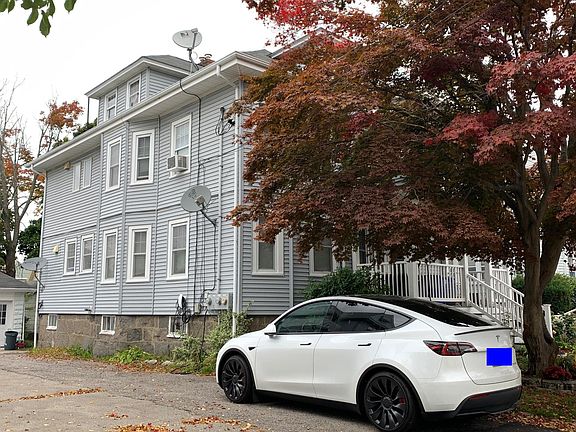 2nd image of 104 Marlboro St #3