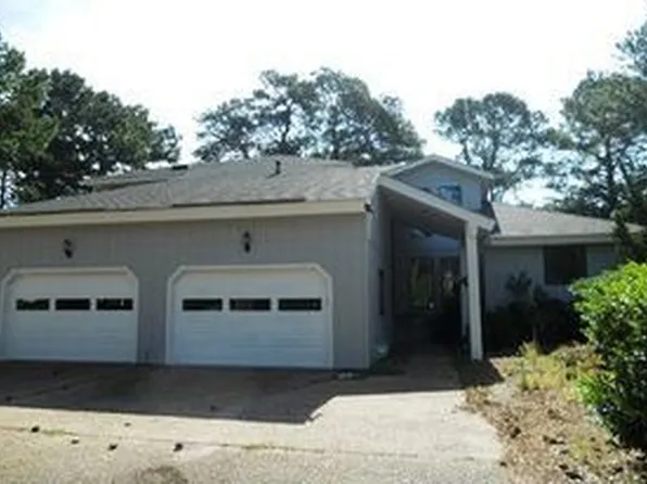 2369 Leeward Shore Dr, Virginia Beach, VA 23451