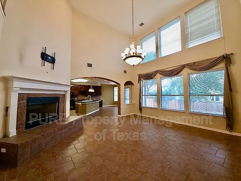 1103 Seton Hall Ln — Photo 4