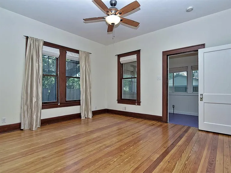 403 W 37th St — Photo 11
