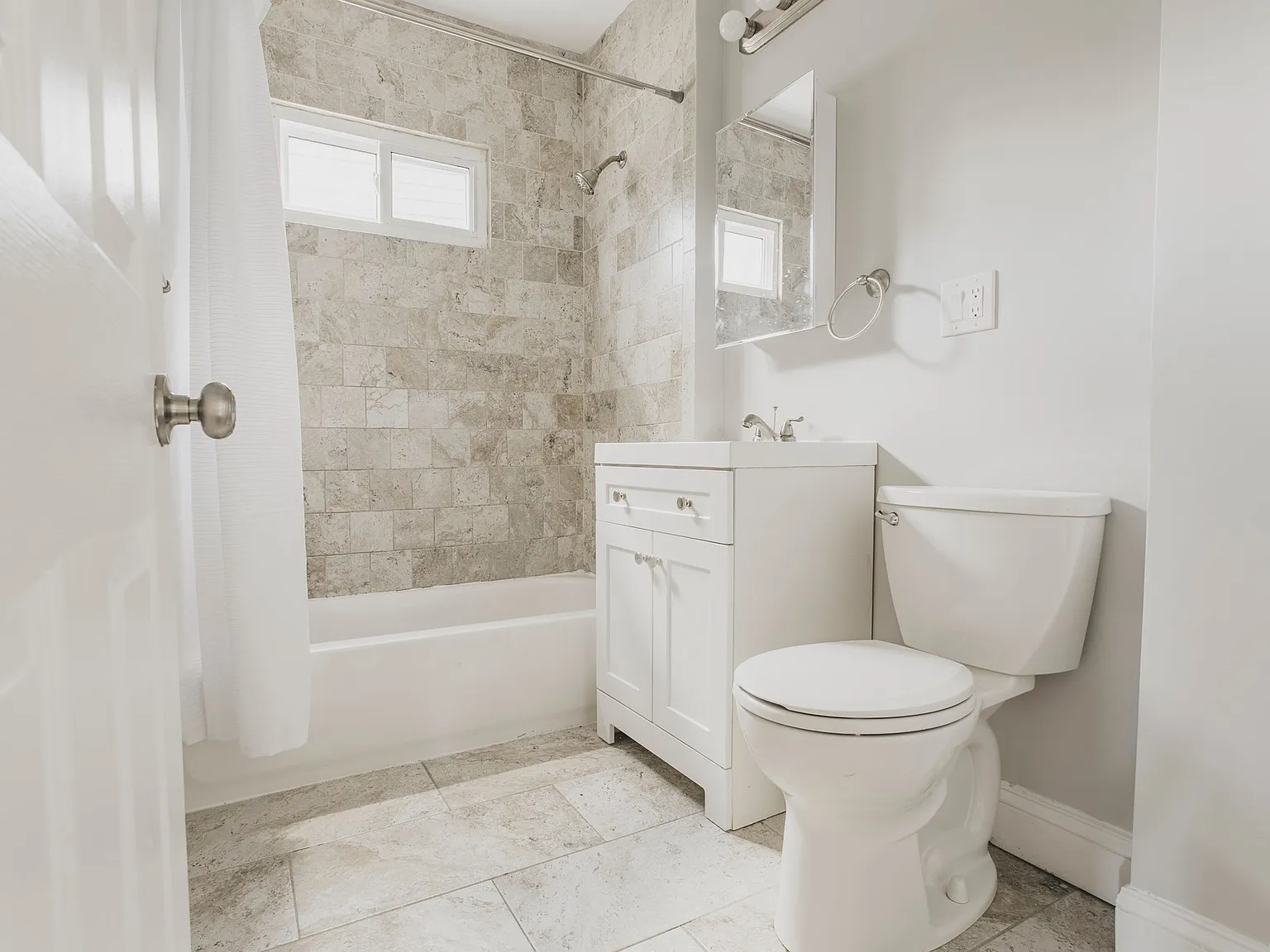 3 bed, 1.0 bath, 1100 sqft, $3,450 — Photo 1