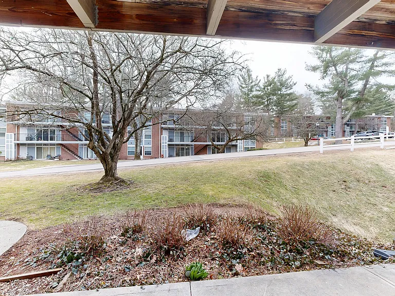 The Commons at Windsor Gardens — Photo 140